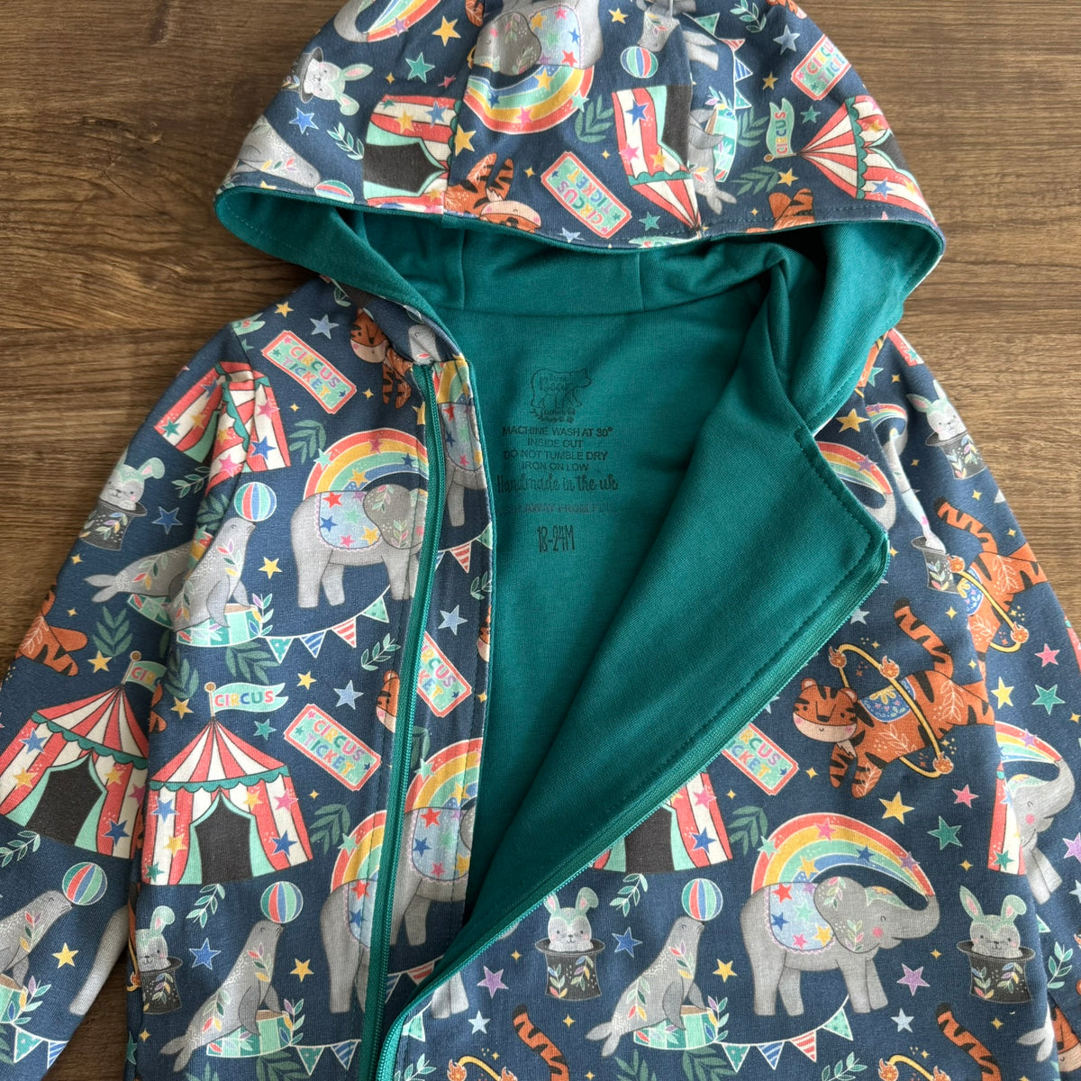 Long zip snug-all - circus fun - 18-24m - ready to post