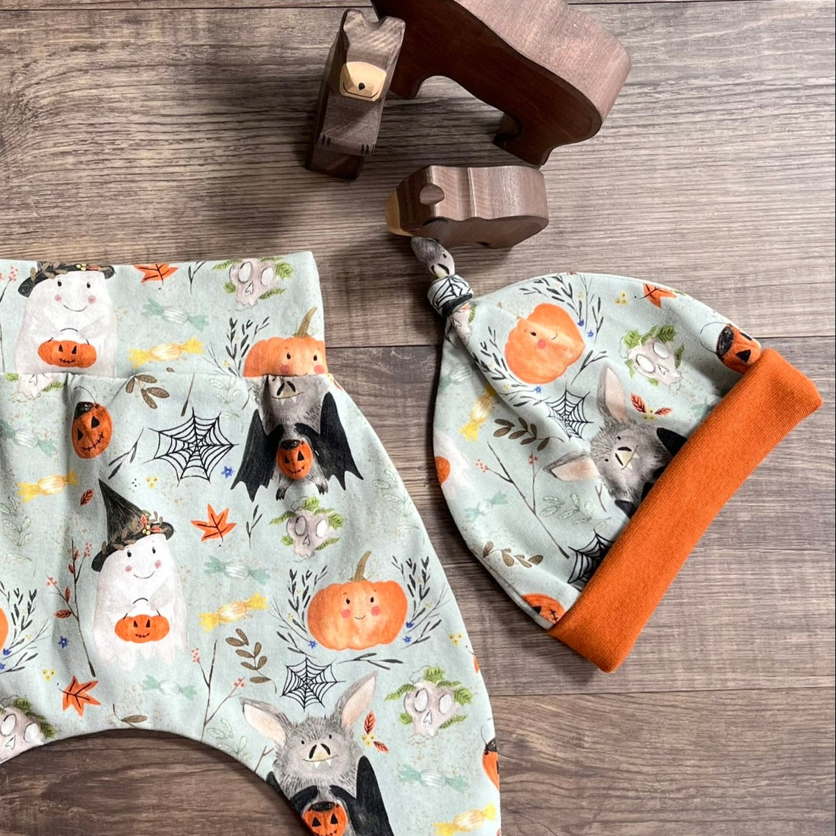 Halloween Friends - Knotted hat - 0-3m Ready to Post