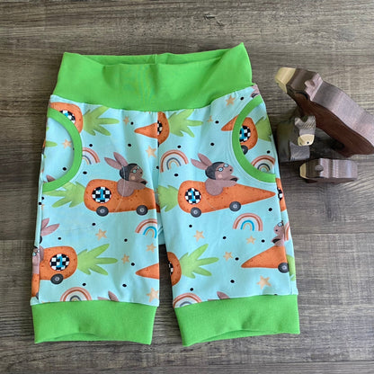 Christmas Friends - Green - Knee Shorts